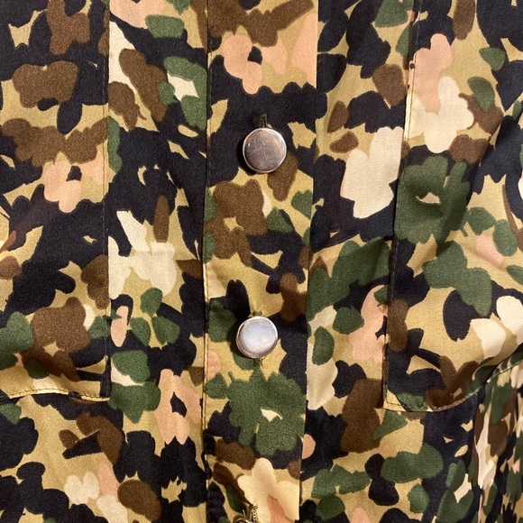 “ZARA” Button Down Oversized Camo Shirt - Picture 7 of 15